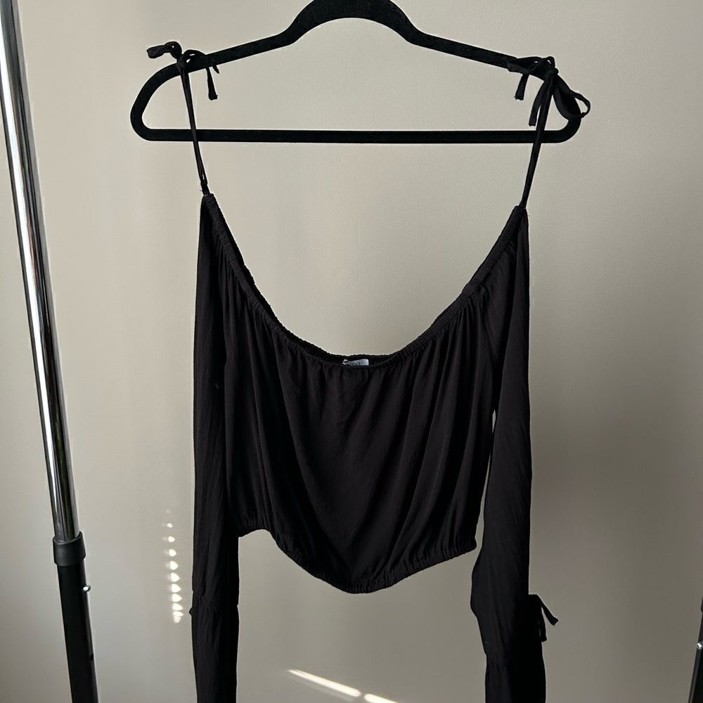 Tobi Women’s Black Off The Shoulder with Tie Straps Cropped Long Sleeved Top Med - Picture 4 of 12